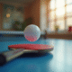 Ballon de ping pong équilibré sur une raquette de compétition